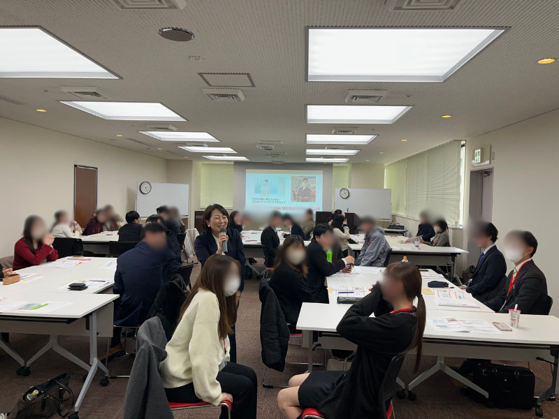社内コミュニケーション研修のワーク風景